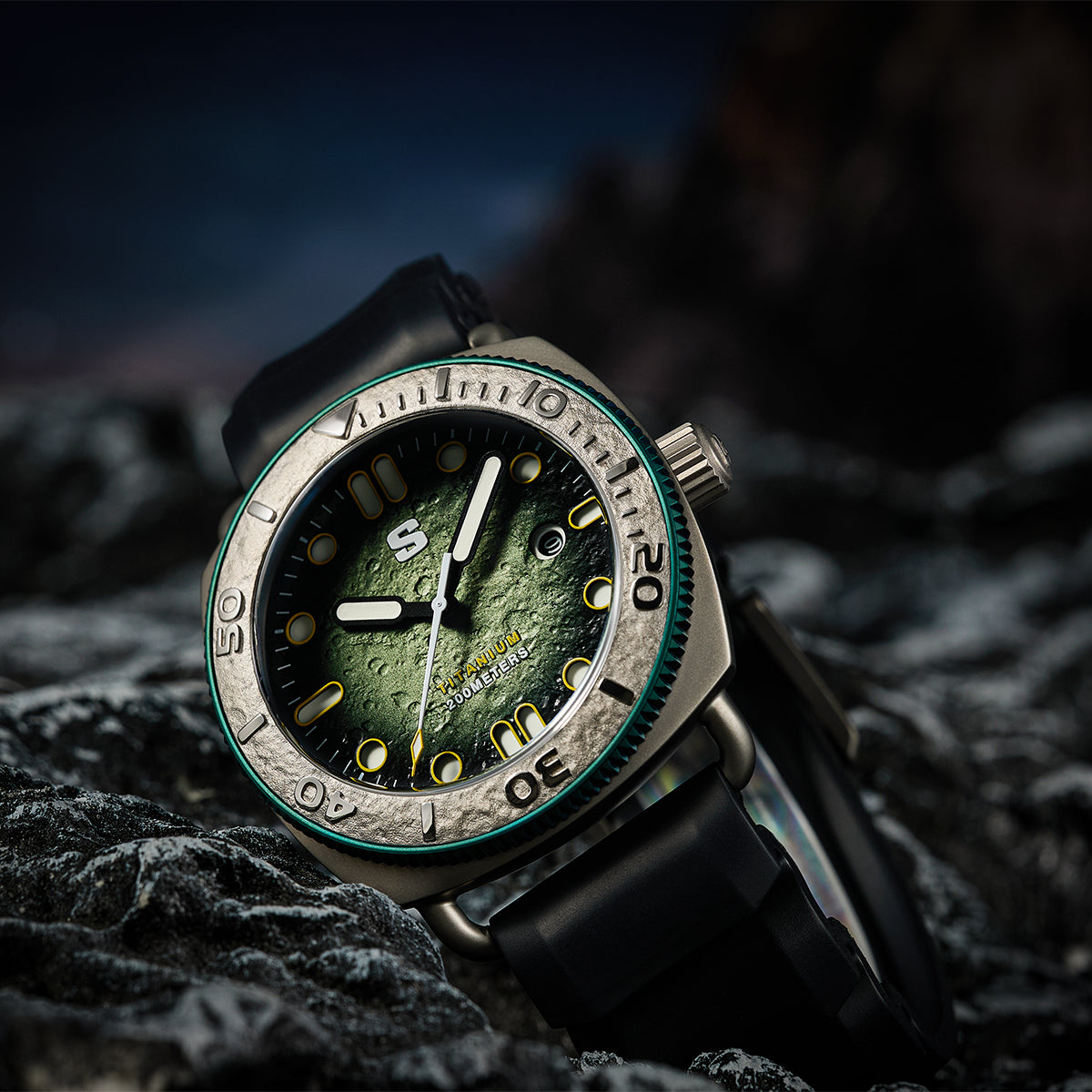 TITANIUM Defender. Green Lunar Dial. Black Silicon Strap.SG-24001-01